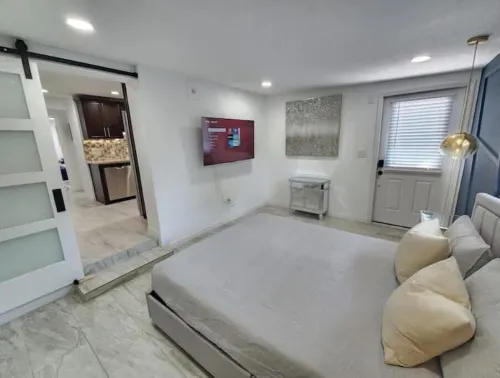 Mills House @WP. Sleeps 11 Renovated. Queen beds Hotels in Fairview Shores