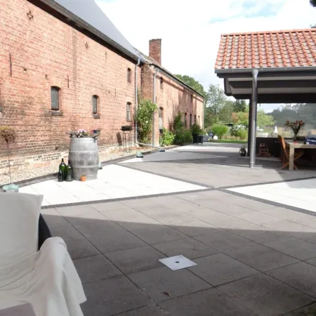 Quiet, spacious and light-flooded apartment/loft with large courtyard garden