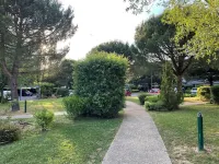 Pleasant house, pool access in summer season.