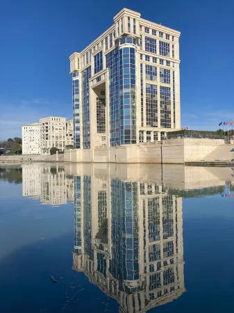 Tropical Duplex: Plage à 150m, Piscine, Climatisation, Terrasse vue mer Отели в г. Фронтиньян