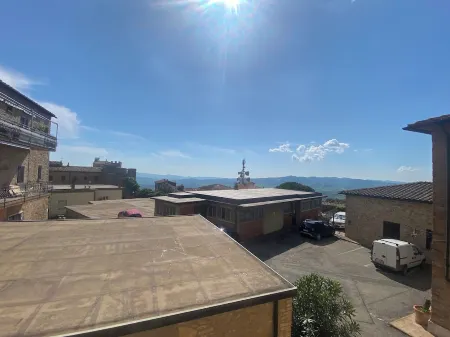 Volterra view - downtown on foot. Studio apartment with a view in the historic center. Отели в г. Вольтерра