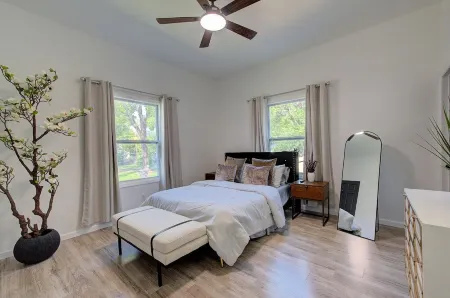 Charming 3 bdrm, 2 ba house with fence centrally located to everything, I85, I26