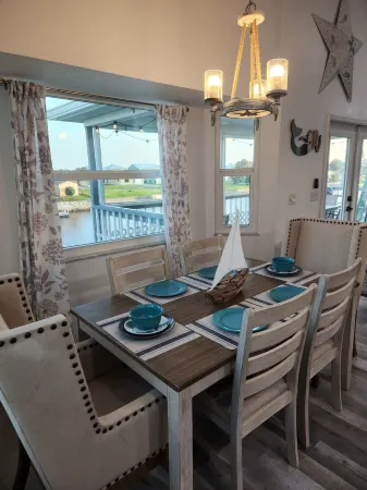 Golf Cart Included - Kayaks & Game Room. Bring Your Boat or Jetskis