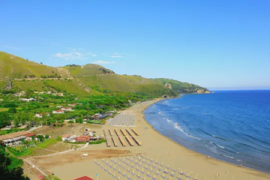 [Among the alleys of Sperlonga] History, Sea and Relaxation