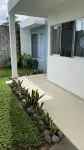 Modern, spacious y and private garden,