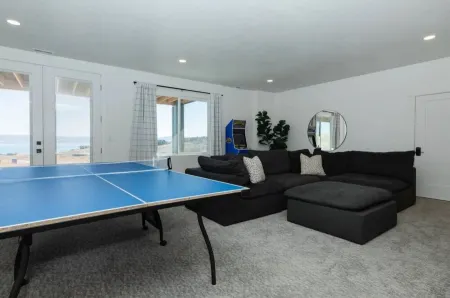 Spacious 8-bedroom house in The Reserve with lake access, pool, and courts.