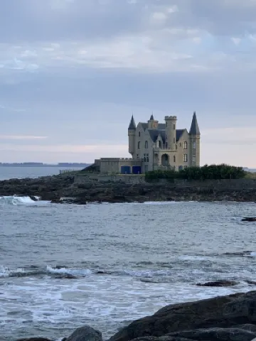 ST PIERRE QUIBERON STUDIO 30 M2 3 MINUTES WALK FROM THE BEACH AND SHOPS