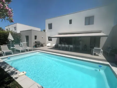 Beautiful contemporary house for 8 people Hotels in Lattes