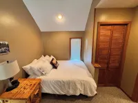 Not Your Everyday Mini Chalet, foot of Holiday Valley Resort! Walk to Downtown