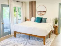 Waterfront, Stunning Views + Pool + Kayaks! Pet Friendly! فنادق في كورولا