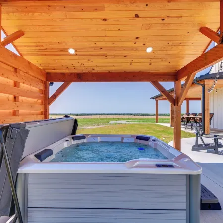Rural Home w/ Hot Tub < 7 Mi to Winery & Golfing