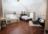 CALM, PEACEFUL COVE!  Lakefront Oasis w/ guest house + no stairs to huge dock!