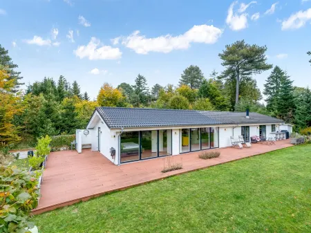 "Wolfger" - 250m from the sea Отели в г. Стевнс