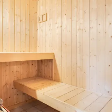 "Arnold" - 3.3km from the Sea