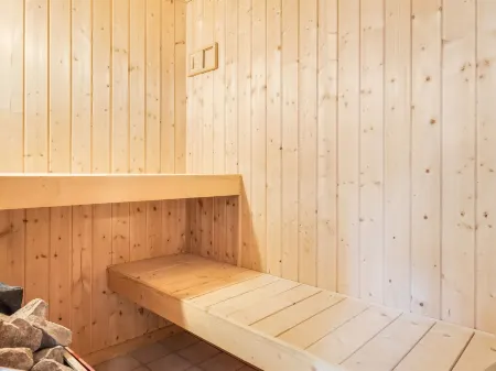 "Arnold" - 3.3km from the Sea