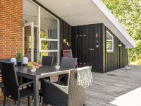 "Olli" - 600m from the Sea Hotels in Jerup