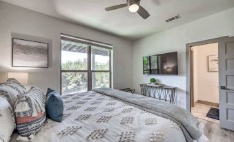 Upscale 5Br Home on Lake Travis with HotTub & Lake Views