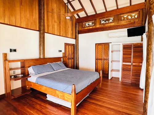 Bocas Beachfront Lodge