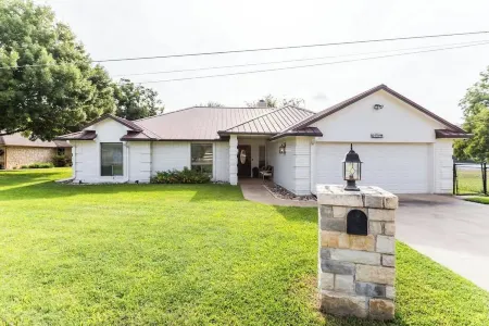 Lakefront Paradise with Firepit