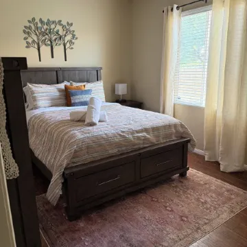 Golf Course Oasis, Pool, Spa, Games, Walk to Festivals, Pet Friendly.