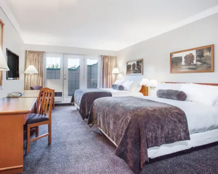 Super 8 by Wyndham Castlegar BC キャッスルガーのホテル