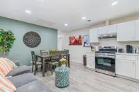 M2-Bungalow Home Quiet & safe 3bedroom 2 bath Foot of the mountain Kingbed!