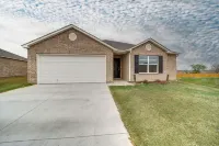 14 Mi to Tulsa: Home w/ Patio in Broken Arrow - Homestays
