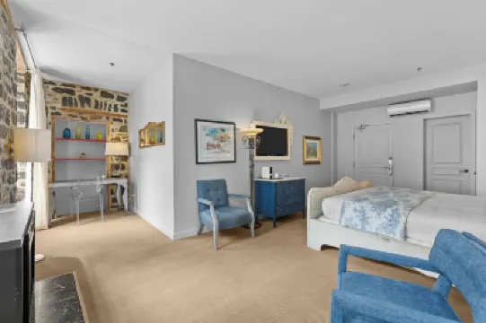 Auberge Place d'Armes - PAR Aneyro Hotel di 