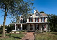 Cypress River Inn & Spa - Homestays