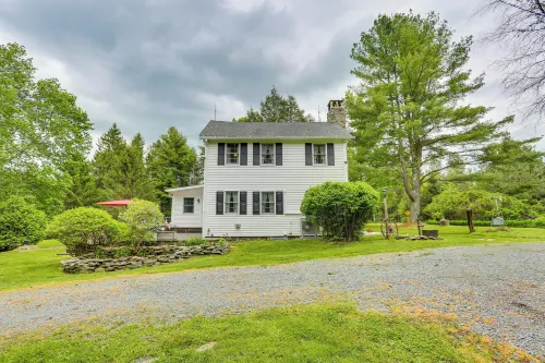 Game Room and Yard Greentown Home Near State Park - piscine