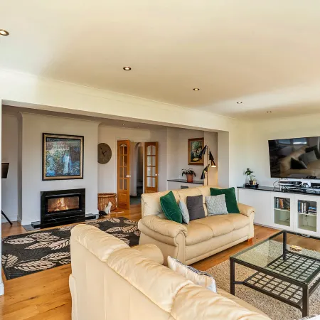 Cottage in Whitestone with Garden & Games Room