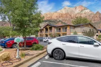 Best Western Plus Zion Canyon Inn  Suites - parking
