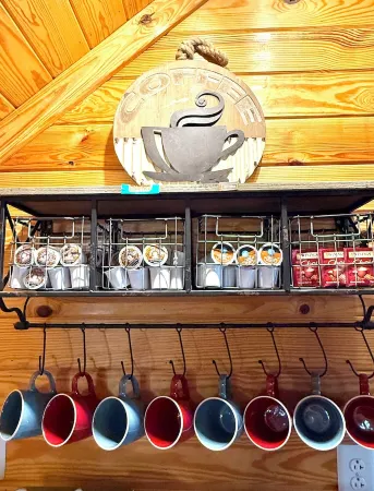 Texas Sized, Pet Friendly Barndomnium with Hot Tub Overlooking Toledo Bend Lake!