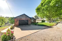 Beautiful Kentucky Lake Getaway w/ Dock & Deck! - Homestays