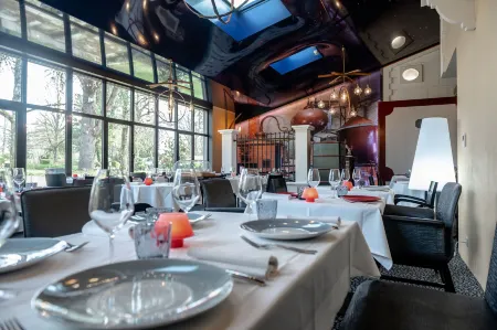 Logis Hôtel Restaurant l'Essille Отели в г. Жарнак