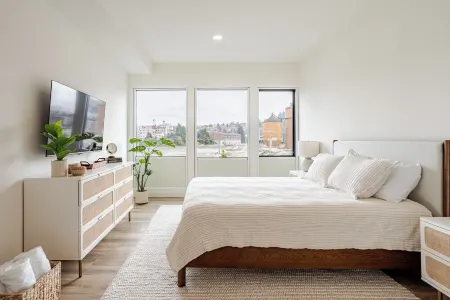 1025 Luxe • 2BR • Waterfront District • Close to Downtown & WWU Отели рядом с достопримечательностью «Bell's Studebaker Diner and Museum»