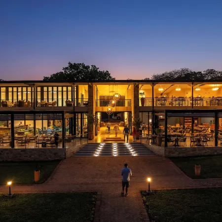Waterfalls Lodge