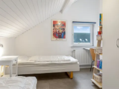 "Edly" - 2.3km from the Sea