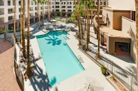 Hilton Phoenix Airport - Rooftop Pools
