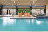 Holiday Inn & Suites CHARLESTON WEST by IHG - Kolam Renang