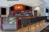 Holiday Inn UNIVERSITY PLAZA-BOWLING GREEN by IHG - بار