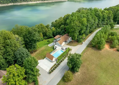 6 Bedroom home, private pool, person Hot tub, Waterfront Views, and more!😍