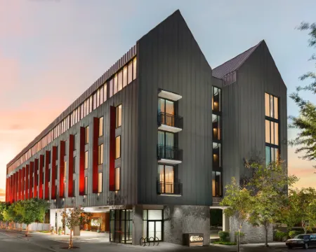 โรงแรม อินดิโก เอเธนส์ ยูนิเวอร์ซิตี้ แอเรีย บาย IHG โรงแรมในเอเธนส์