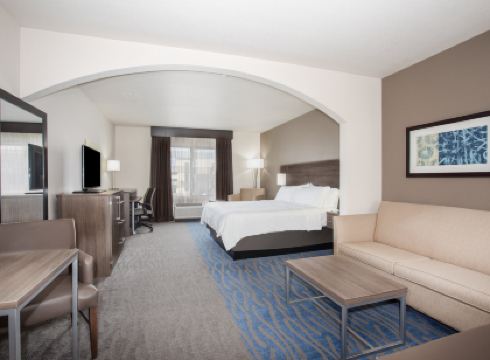 Holiday Inn Express & Suites MANHATTAN by IHG