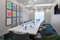 Holiday Inn Express & Suites LUBBOCK CENTRAL - UNIV AREA by IHG