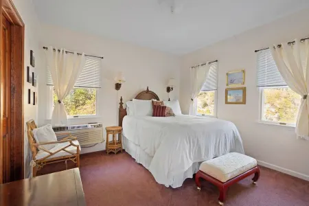 Historic Souther Country Inn - 11 Br Lodge Perfect for Get Togethers!