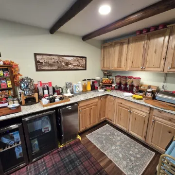 Foot of the Mountain Motel