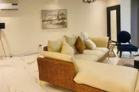 2 Bed Apartment Sleeps 4 - Pool - Free Parking - Ocean View