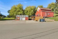 Lead Hideaway w/ Fireplace, Grill & New Deck! - Homestays