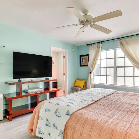 Clearwater Beach Hideaway Walkable Location!